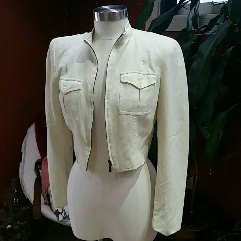 Finity Studio off-white short jacket